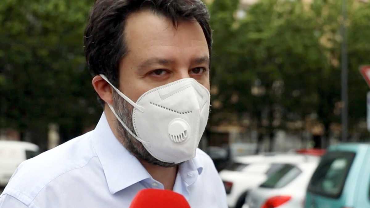 Immagine di Salvini in ammollo