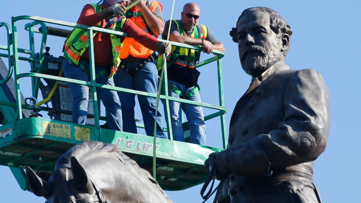 Immagine di Le statue e la memoria