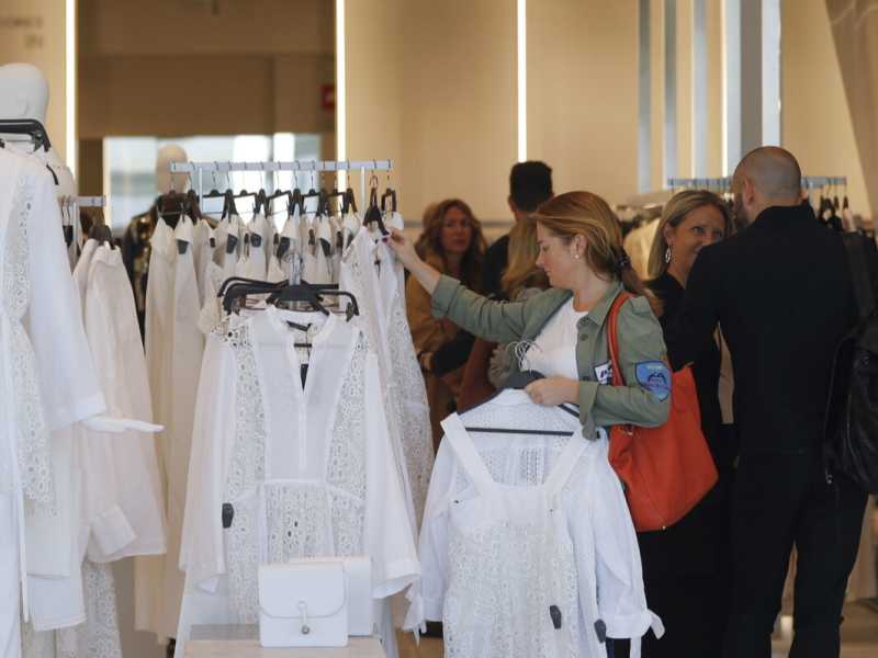 Uno store Zara a Madrid (foto LaPresse)