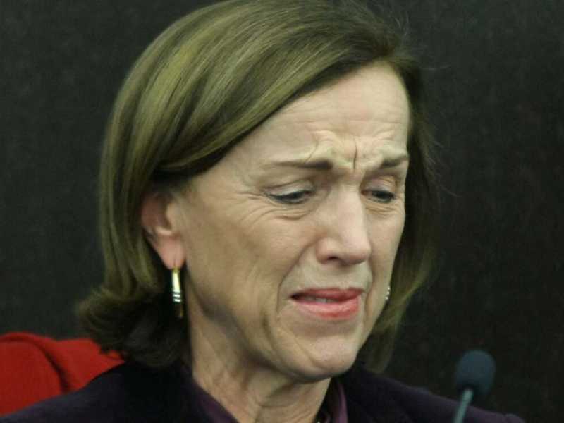 4 dicembre 2011, Elsa Fornero scoppia in lacrime durante la conferenza stampa in cui viene illustrata la manovra economica (foto LaPresse)