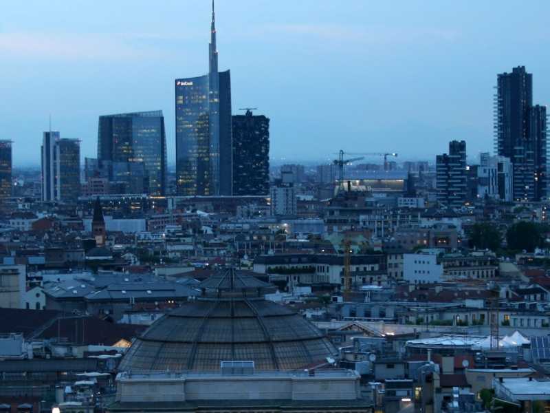 Lo skyline di Milano (foto LaPresse)