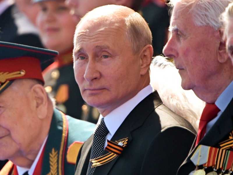 Putin in Piazza Rossa per il 75esimo anniversario del Giorno della Vittoria (foto LaPresse)