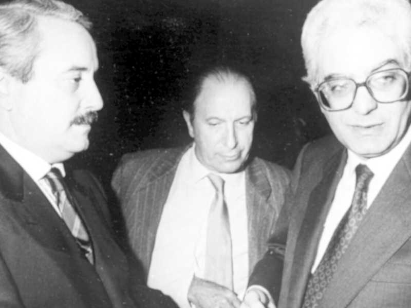 Giovanni Falcone con Ignazio Melisenda e Sergio Mattarella, nel gennaio 1991 (foto LaPresse)
