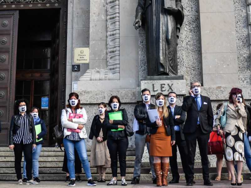 Il comitato dei parenti delle vittime presenta alla procura di Bergamo una denuncia collettiva contro ignoti