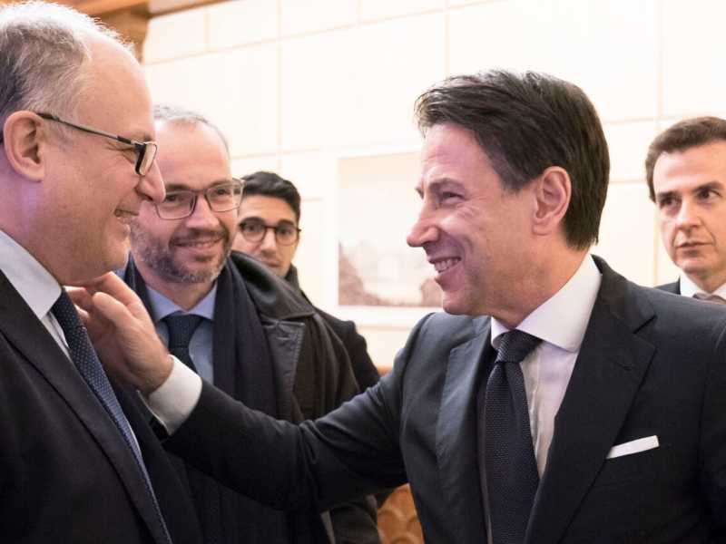Giuseppe Conte e Roberto Gualtieri (foto LaPresse)