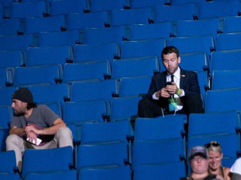 Spalti semi vuoti durante l'ultimo comizio di Trump a Tulsa, in Oklahoma (foto LaPresse)