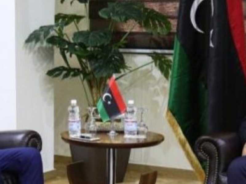 Neville Gaf&agrave; con l'ex primo ministro libico Ahmed Maiteeq 