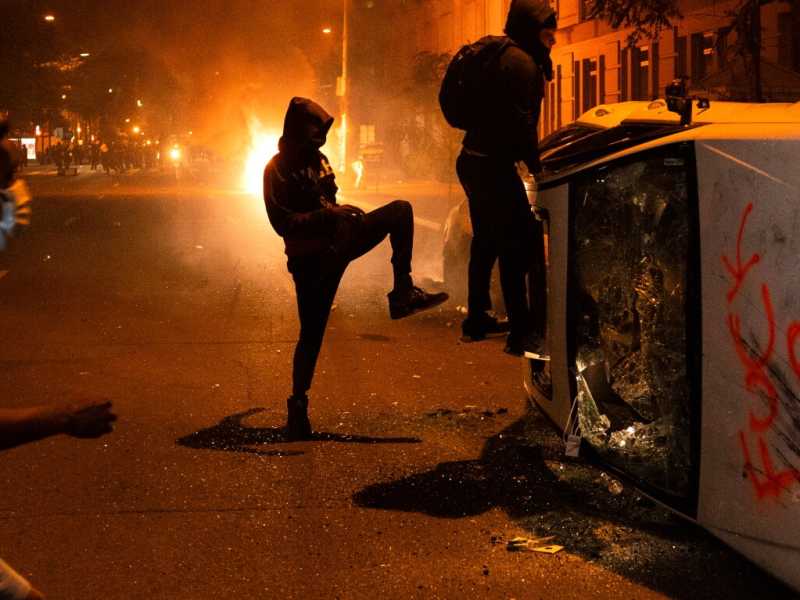 Proteste davanti alla Casa Bianca a Washington per la morte di George Floyd (foto LaPresse)