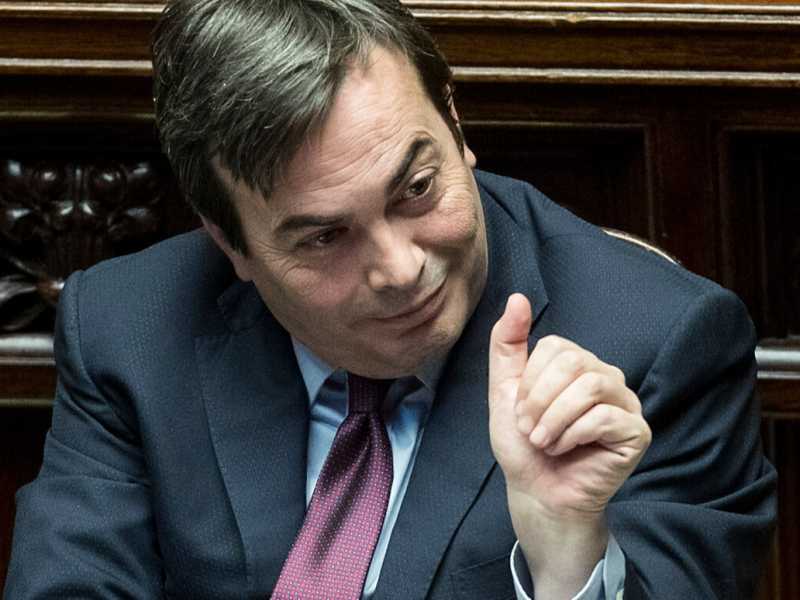 Il Mes non è più un tabù e Amendola dice che il governo valuterà a luglio