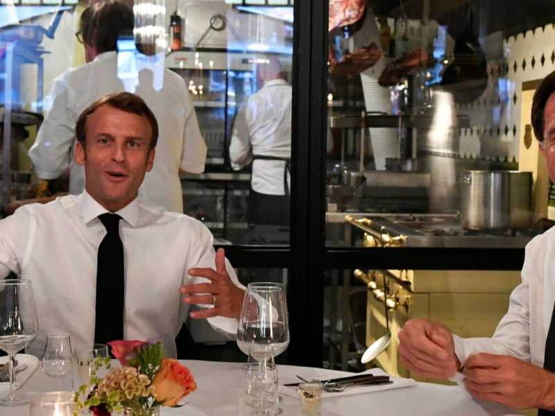 Emmanuel Macron con il primo ministro olandese Mark Rutte a pranzo all'Aia