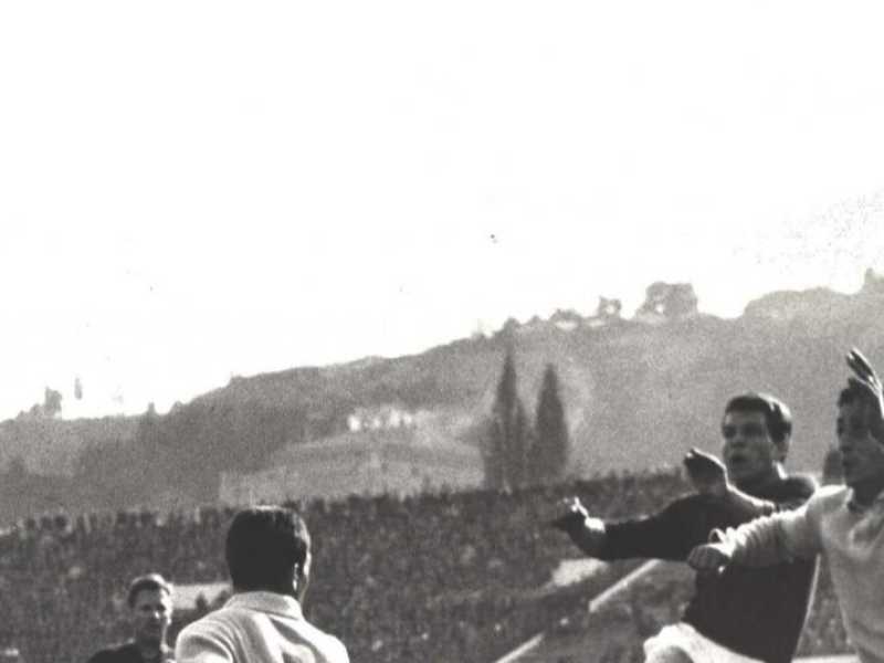I Mondiali di calcio del 1942 furono sospesi a causa della Seconda guerra mondiale, così come i Giochi olimpici (LaPresse)