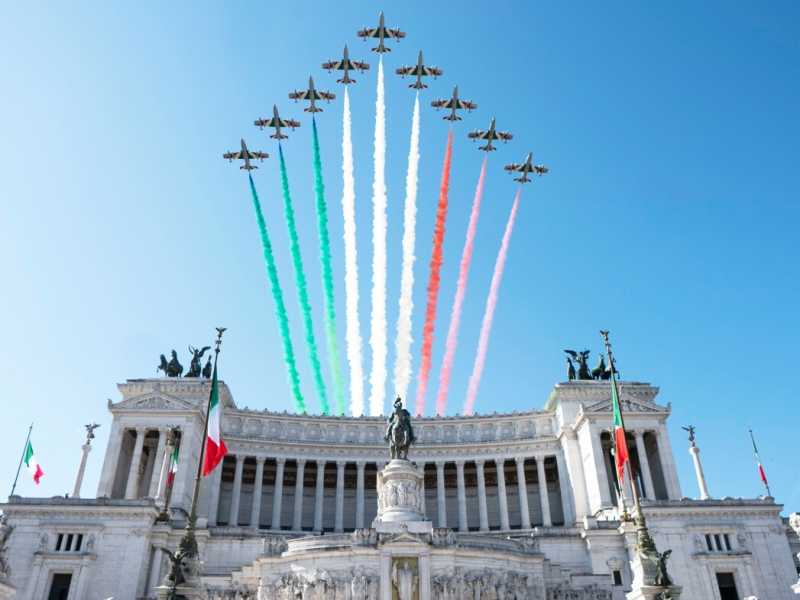Le celebrazioni per la Festa della Repubblica al Vittoriano (LaPresse)
