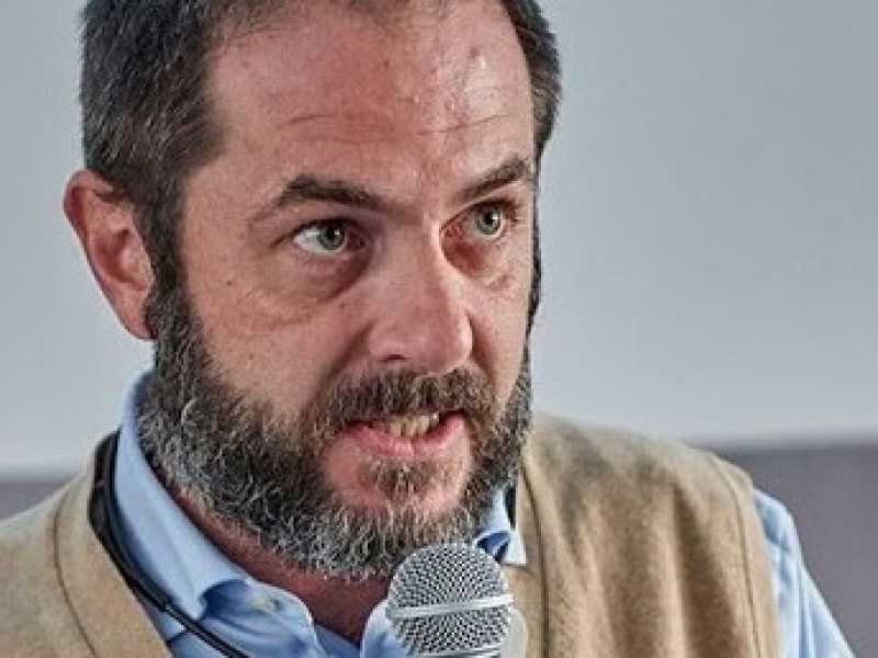 Meno strilli e più domande serie. La commissione del dott. Usuelli
