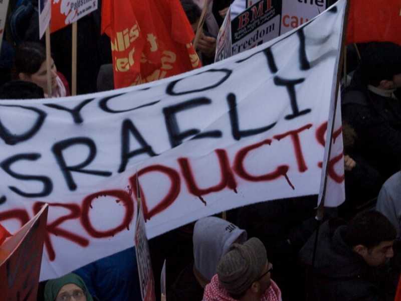Una manifestazione per chiedere il boicottaggio dei prodotti israeliani (foto Flickr)