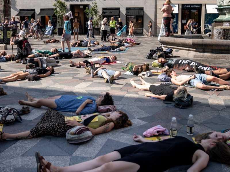 Una protesta del movimento attivista Extinction Rebellion a Copenhagen (foto LaPresse)