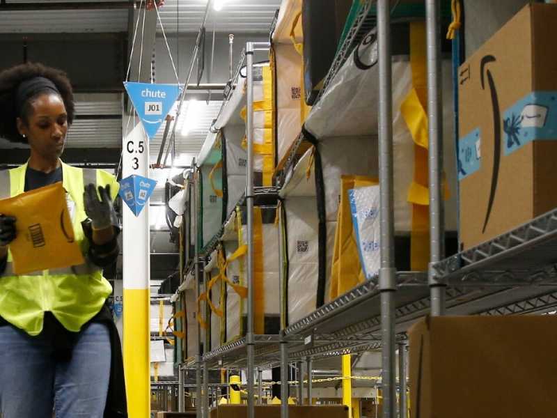 Un magazzino amazon a  Goodyear, Arizona (AP Photo/Ross D. Franklin, File)