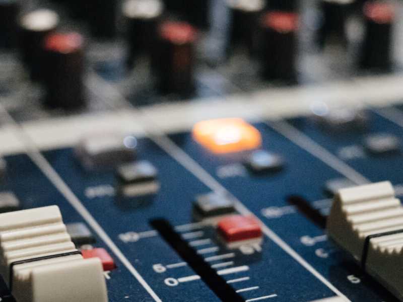 Tutto su Times Radio, l’ultimo attacco del gruppo Murdoch alla Bbc