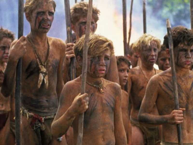 Una scena del film &ldquo;Lord of the Flies&rdquo;, del 1990, uno degli adattamenti cinematografici del romanzo di William Golding del 1954