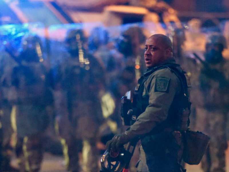 Uomini della Guardia nazionale cercano di sedare le proteste ad Atlanta (foto LaPresse)