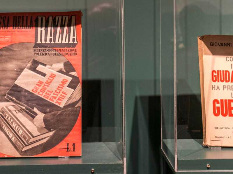 Una mostra sulle Leggi Razziali al Museo Ebraico di Roma (foto LaPresse)