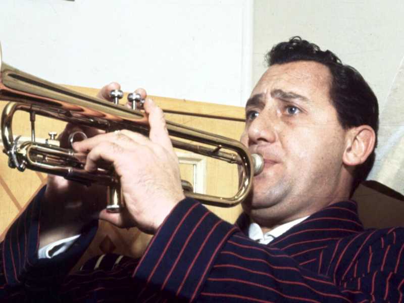 Alberto Sordi è nato il 15 giugno 1920 in via San Cosimato 7, nel rione Trastevere a Roma. E’ morto il 24 febbraio del 2003 (LaPresse)