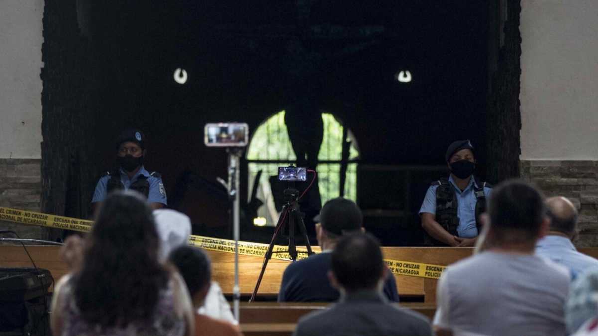 Immagine di La cattedrale di Managua brucia per politica