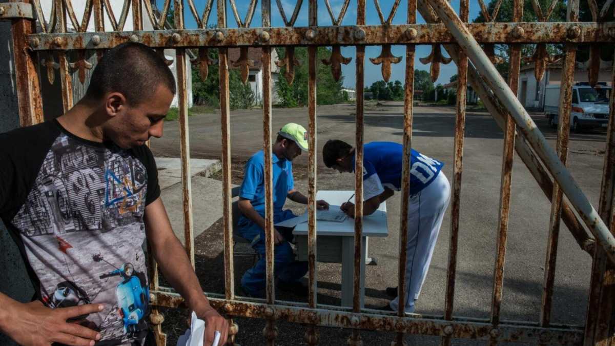 Immagine di Renzi attacca l'Europa sui migranti, Salvini il premier