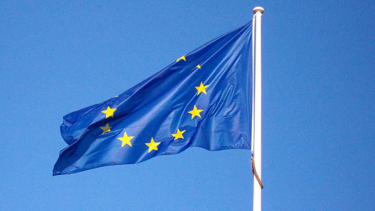 Immagine di Contrordine sulla bandiera europea