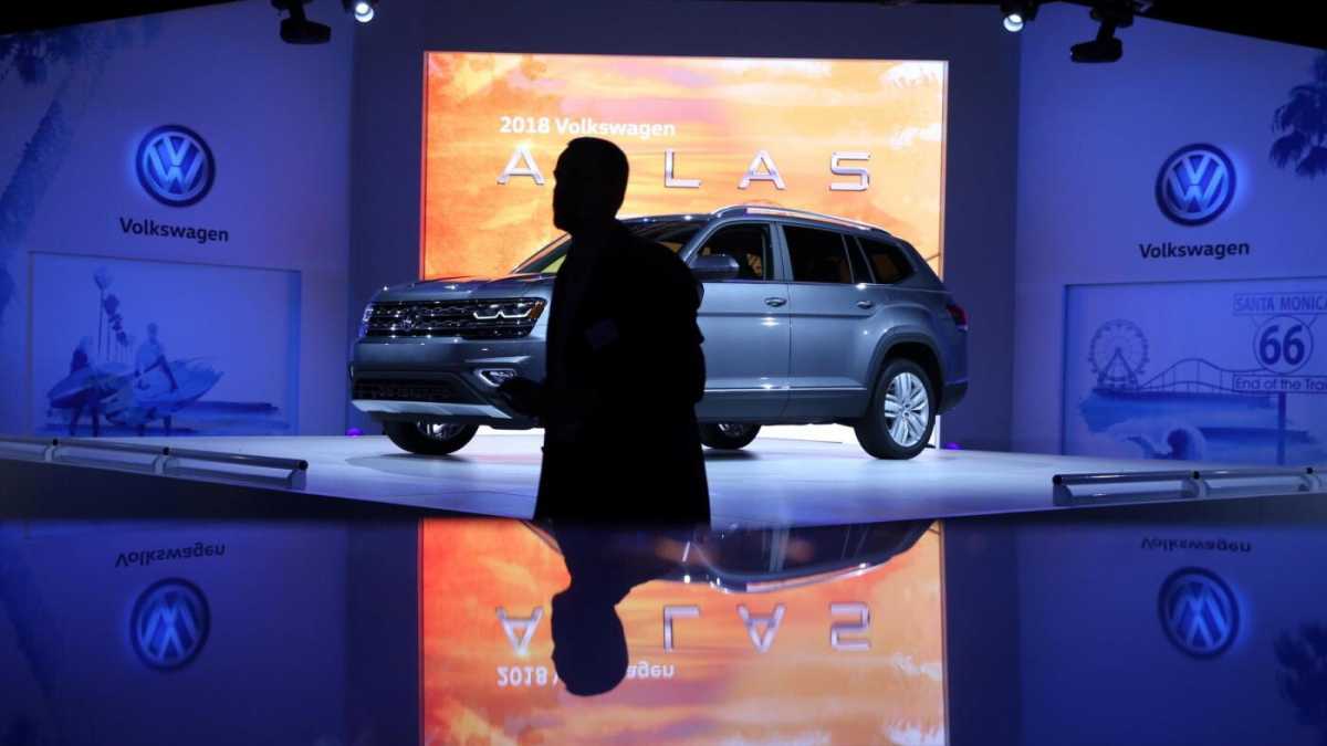 Immagine di Volkswagen taglia 30mila posti di lavoro: “Ma stiamo facendo un grande passo avanti”