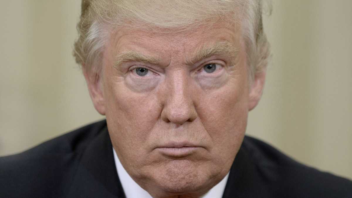 Immagine di Lo stratega di Trump, le capitali dell'Isis e la Super Luna. Di cosa parlare stasera a cena