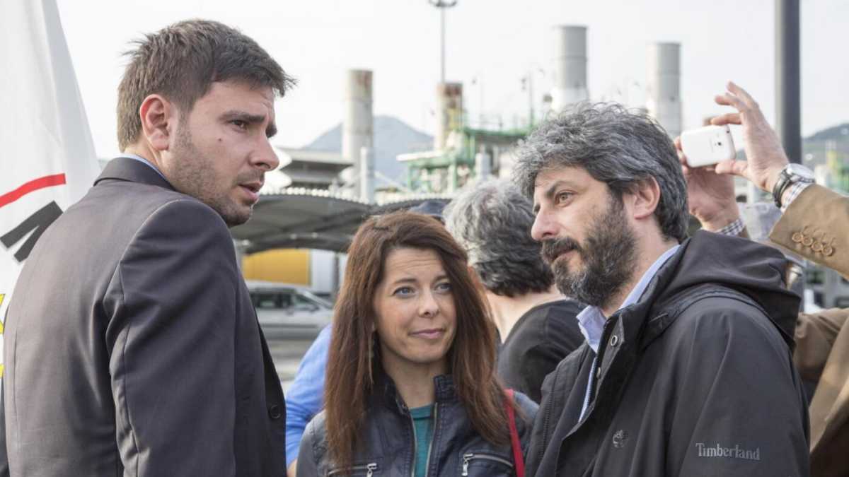 Immagine di Gustosa ammucchiata grillina dal notaio
