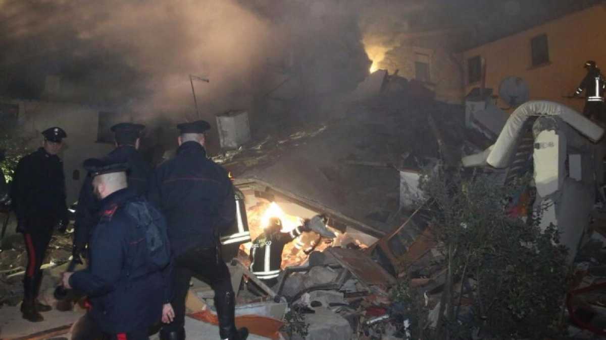 Immagine di Firenze, esplosione in una villetta: morta la madre, il marito e le due figlie gravi in ospedale