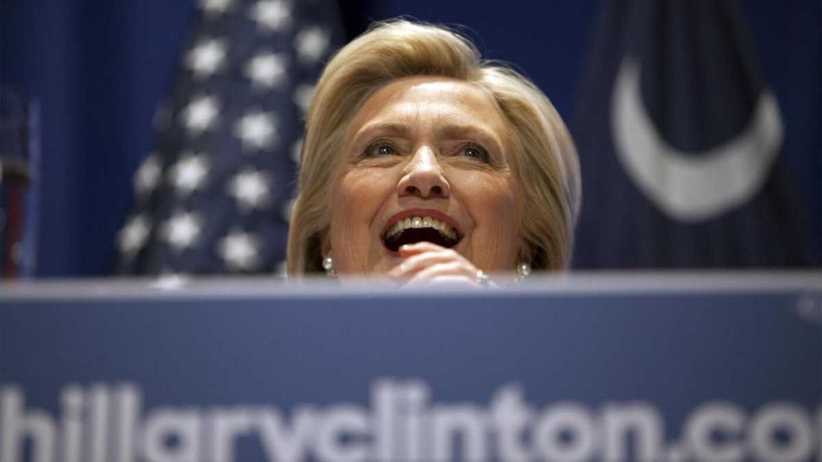 Immagine di Hillary e la catena dei cialtroni