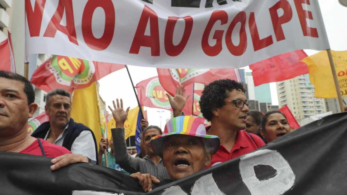 Immagine di Brasile sotto assedio: manifestanti entrano in Parlamento e chiedono il ritorno del regime militare