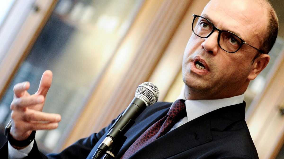 Immagine di Alfano: “Al referendum vincerà il sì. Ecco perché in ogni caso Renzi non deve dimettersi”