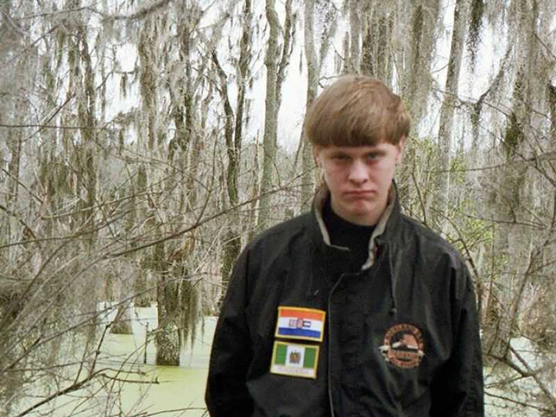 La foto caricata da Dylann Storm Roof sul suo profilo Facebook