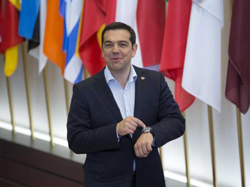 Scusi, il tempo &egrave; gi&agrave; scaduto? Il premier greco Alexis Tsipras a Bruxelles (LaPresse)