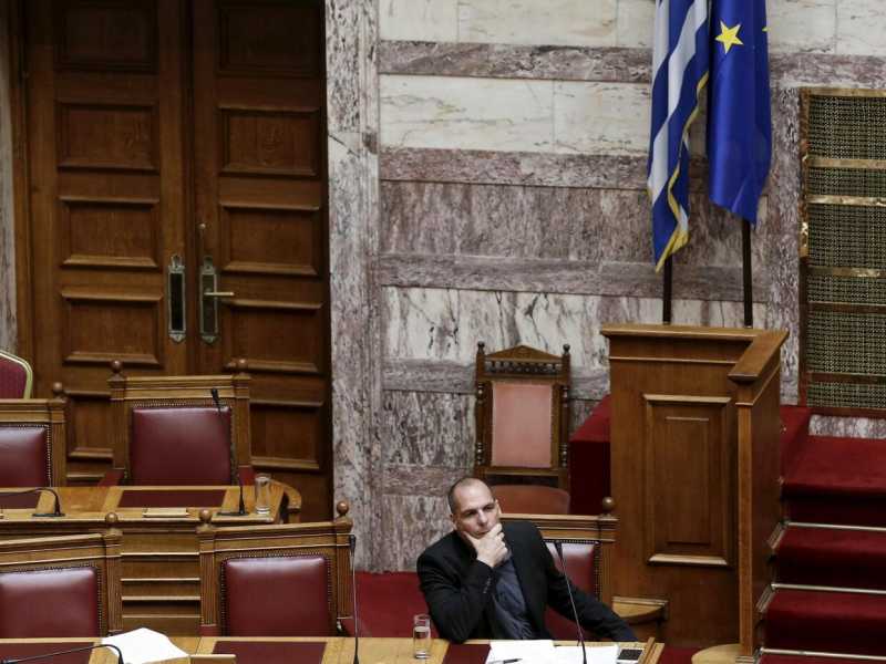 Grecia alla deriva, l'enciclica del Papa e una vita da pokerista. Di cosa parlare stasera a cena