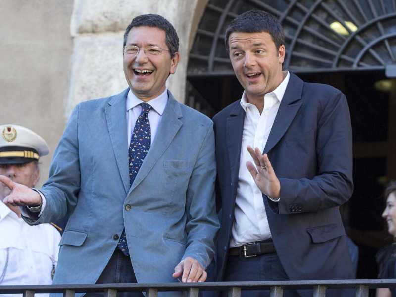 Il sindaco di Roma Ignazio Marino con il premier Matteo Renzi (foto LaPresse)