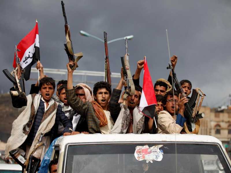 Yemen, festeggiamenti dei ribelli Houthi (foto LaPresse)