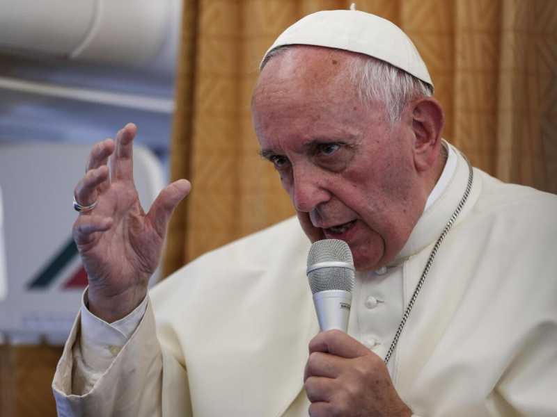 "Quanti giovani noi europei abbiamo lasciato vuoti di ideali?", s'&egrave; domandato il Papa (LaPresse)
