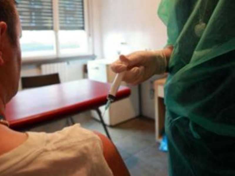 Meningite, da disturbi visivi al vomito: occhio ai segni sospetti