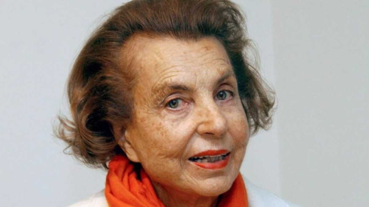 Immagine di Sarkozy resta impigliato nel caso Bettencourt, tutt’un affare di donne