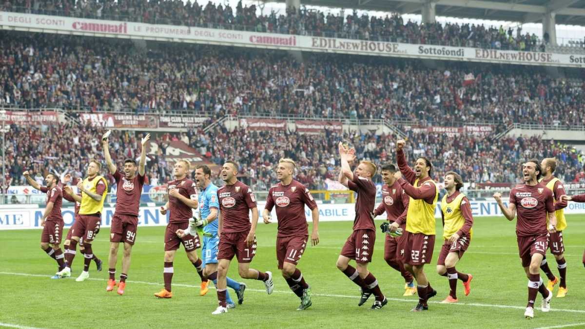 Immagine di Il derby tra spettacolo e violenza, la crisi di Milan e Fiorentina. Le pagelle di Pierluigi Pardo alla serie A