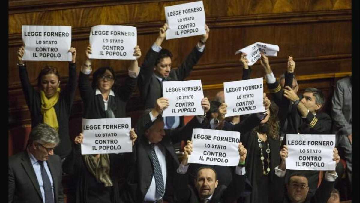Immagine di Togliere i privilegli ai dipendenti pubblici non è solo giusto, aiuta la crescita