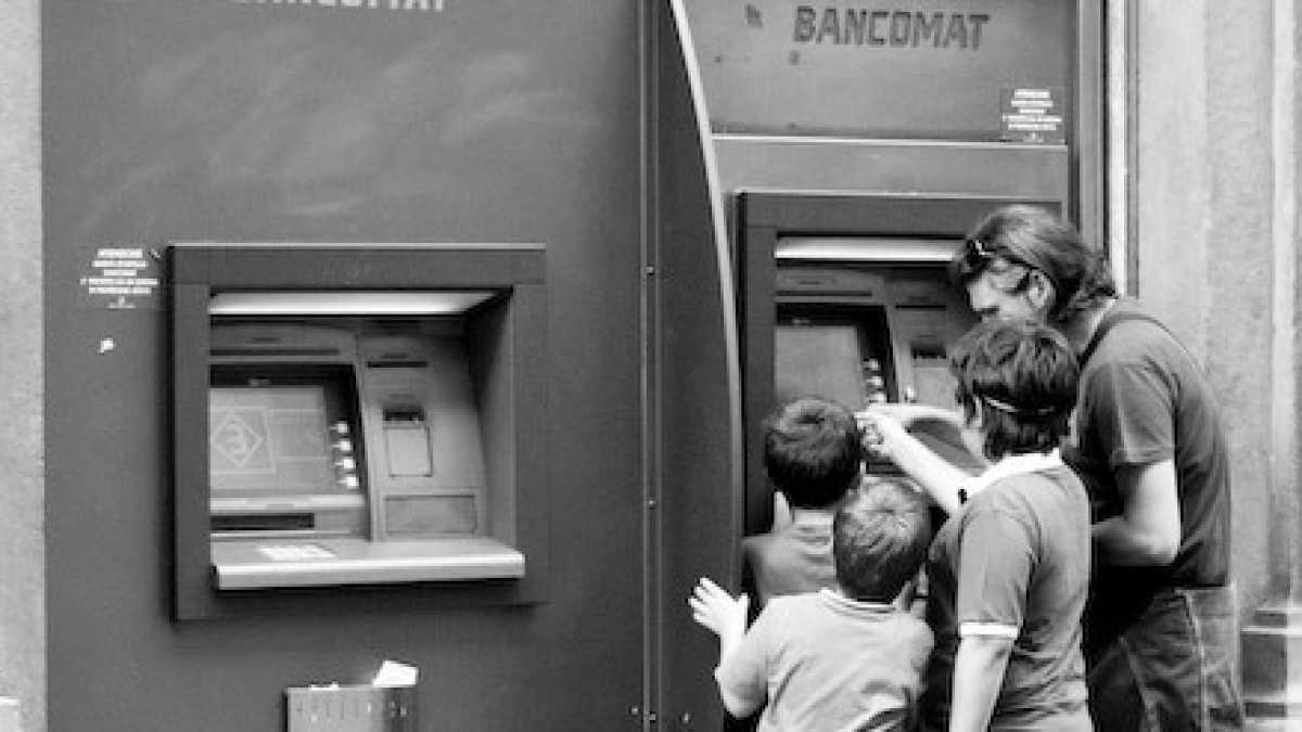 Immagine di Come avanza il distacco dal "bancocentrismo" tra i consumatori