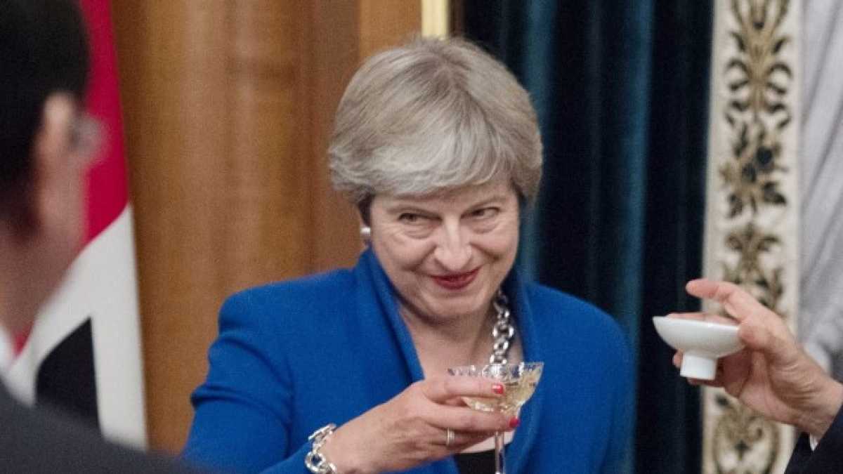 Immagine di May misura la sua tenuta dalla forza rimasta per licenziare ministri