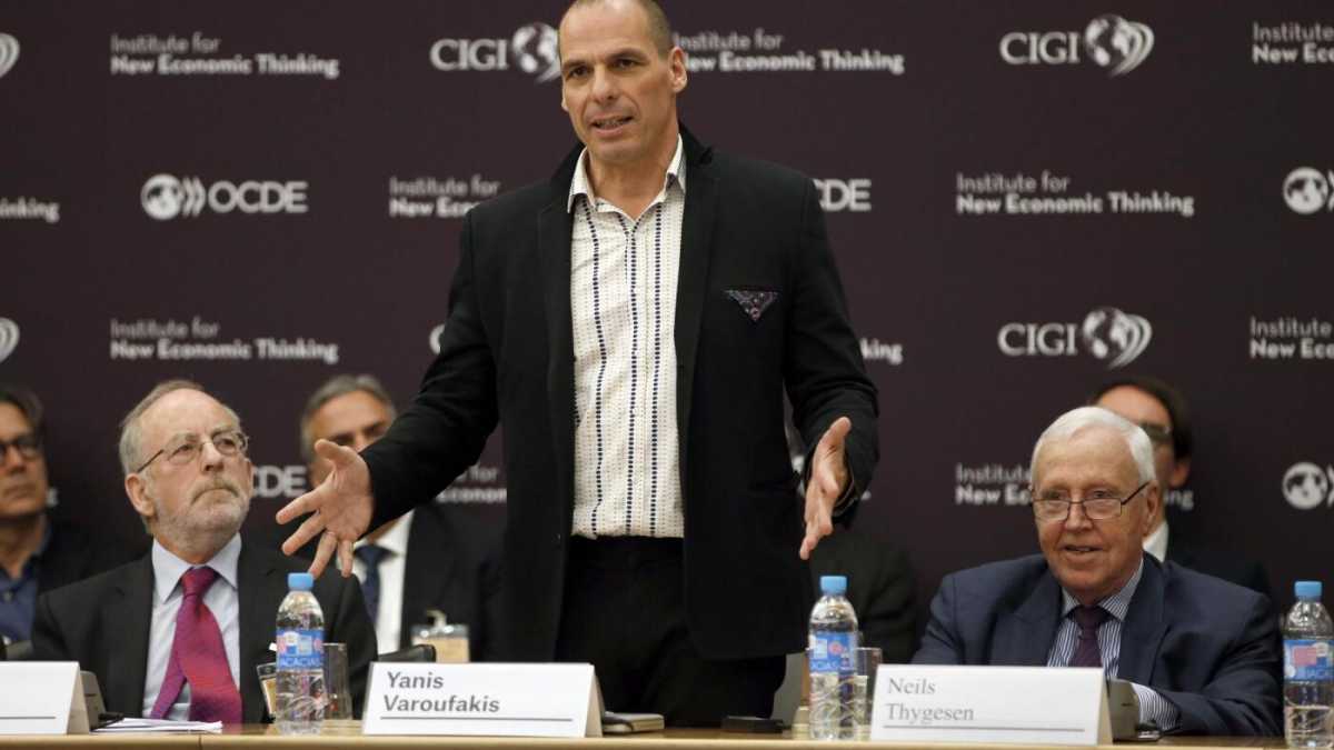 Immagine di Pane, amore ed Exarchia. Togli un Varoufakis da tavola