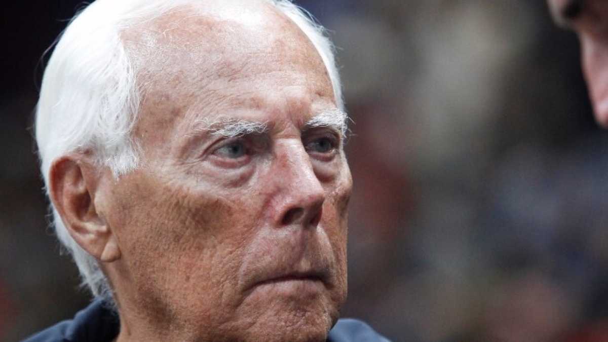 Immagine di Aiuto, Armani non vuole più chiudere le sfilate. Panico nella moda