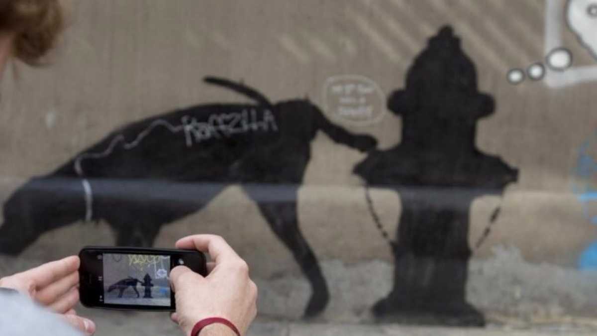 Immagine di Votare per Banksy o la dark room con Napolitano?